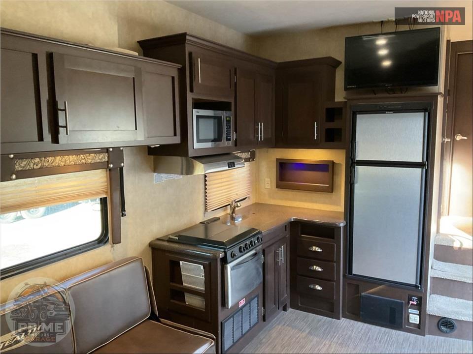 2015 Forest River-California/Oregon M-2812G - STEALTH TOY HAULER TOY HAULER SERIES — фото 8