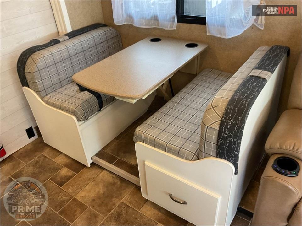 2016 Thor Motor Coach M-31L E450-V10 - CHATEAU SERIES — фото 11
