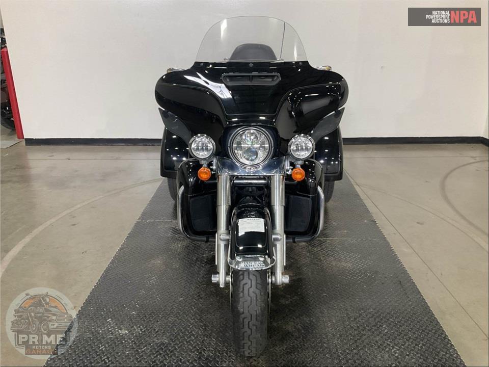 2023 Harley-Davidson FLHTCUTG TRI GLIDE ULTRA CLASSIC — фото 2