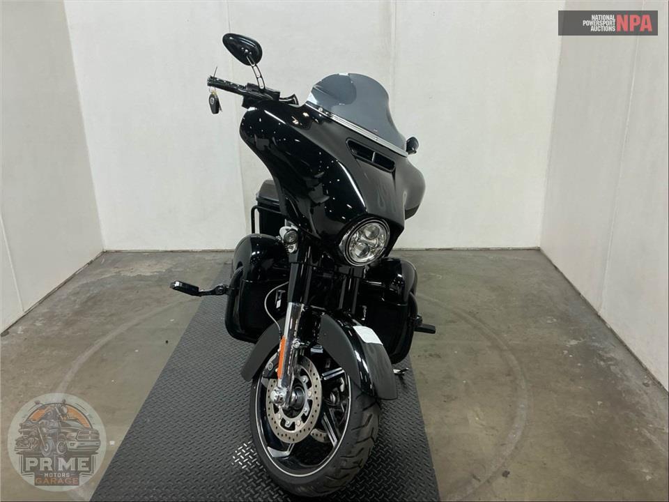 2016 Harley-Davidson FLHXSE CVO STREET GLIDE SPECIAL — фото 2