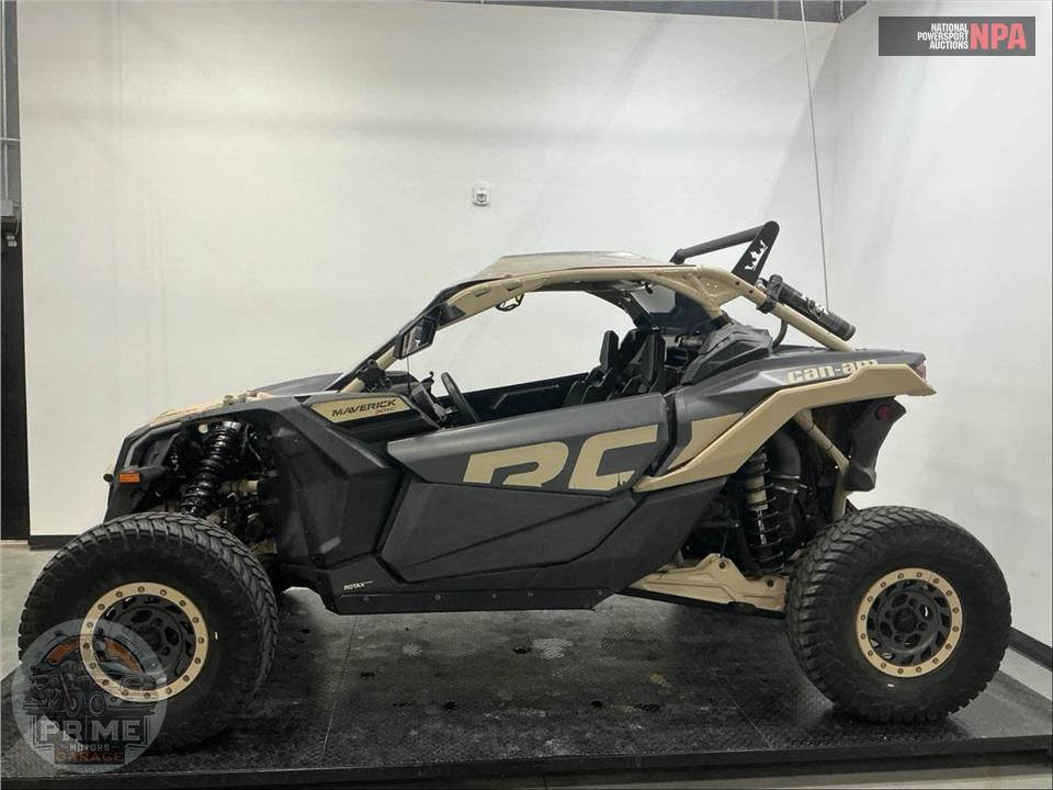 2023 Can-Am MAVERICK X3 X RS TURBO RR (DESERT TAN & CARBON BLACK RED) — фото 3