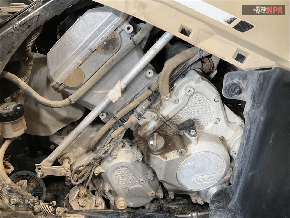 2024 Can-Am OUTLANDER PRO XU HD7 — фото 8