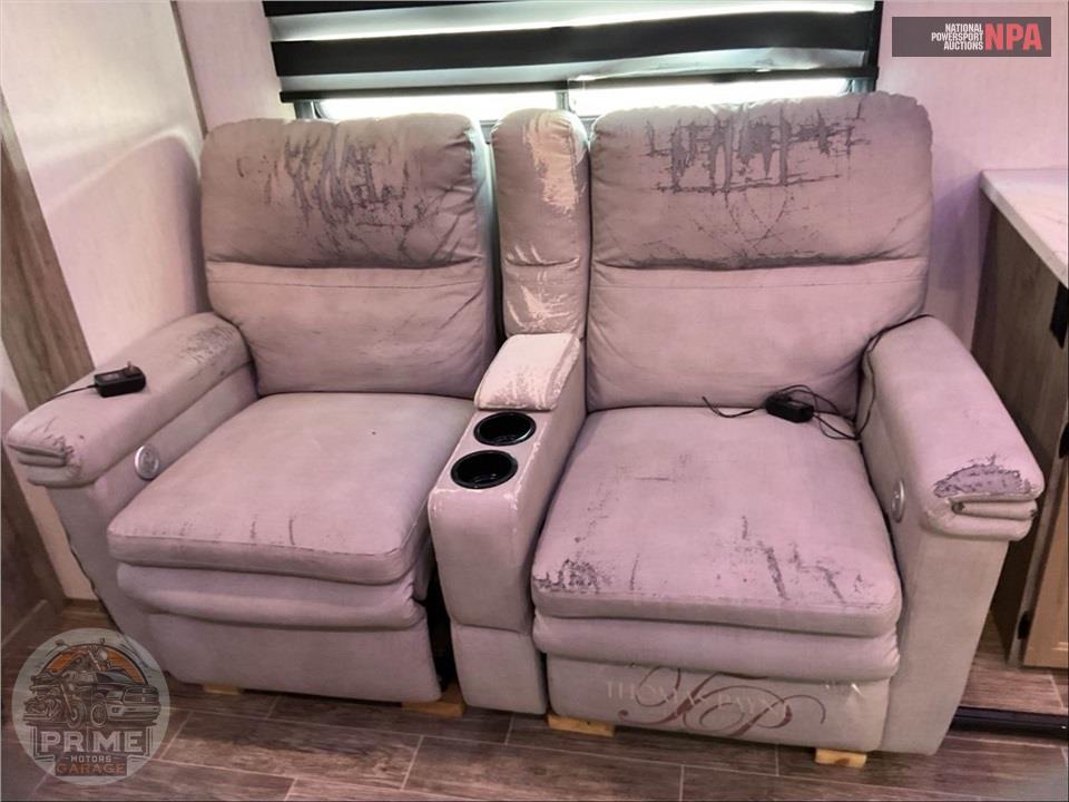 2021 Cherokee By Forest River M-3660SUITE - ARCTIC WOLF FIFTH WHEEL SERIES — фото 13