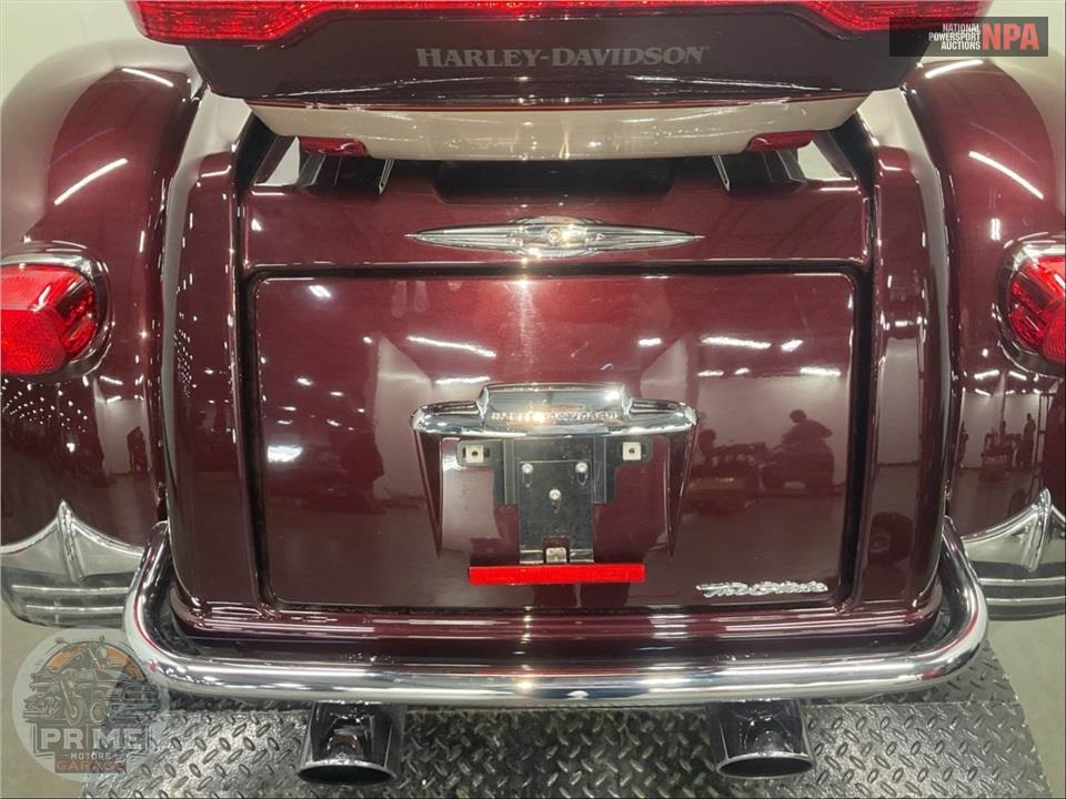 2018 Harley-Davidson FLHTCUTG TRI GLIDE ULTRA — фото 17