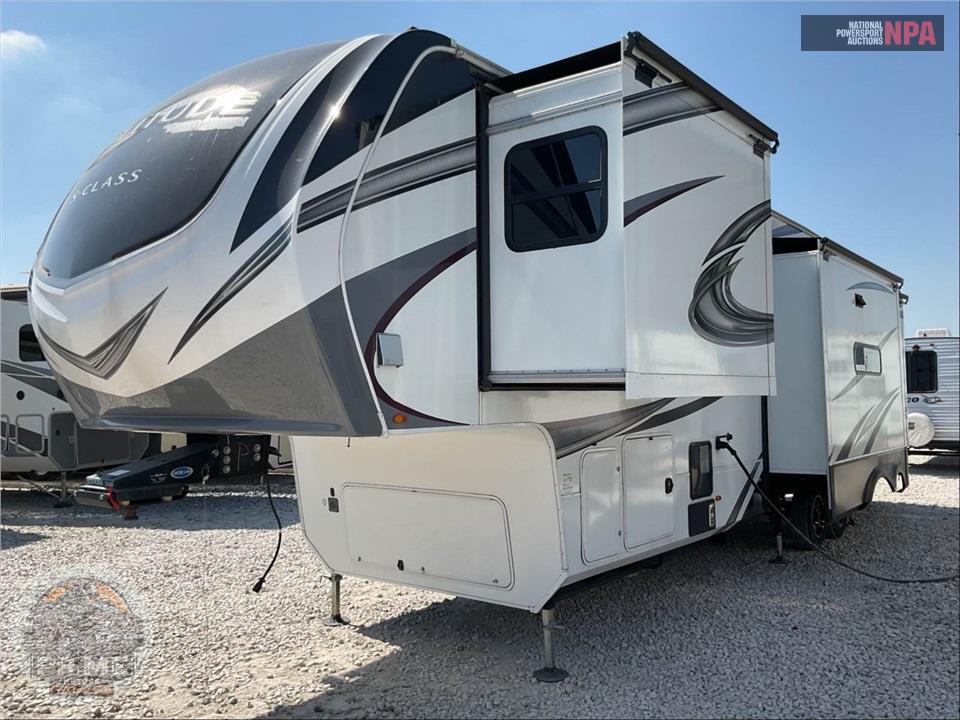 2022 Grand Design Recreational Vehicles M-3740BH - SOLITUDE S-CLASS FIFTH WHEEL SERIES — фото 2
