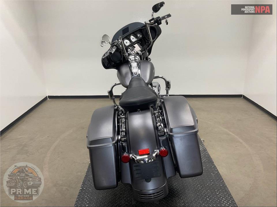 2017 Harley-Davidson FLHXS STREET GLIDE SPECIAL — фото 4