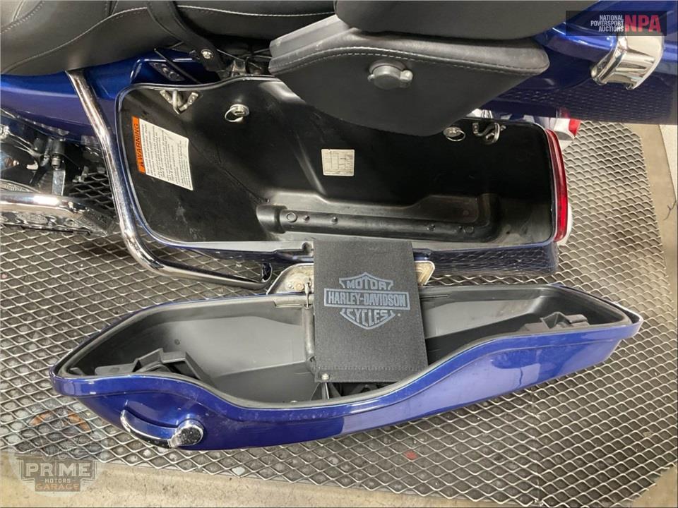 2015 Harley-Davidson FLHTK ELECTRA GLIDE ULTRA LIMITED — фото 22