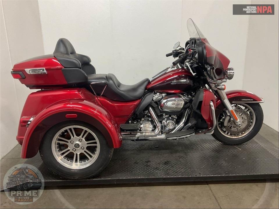 2018 Harley-Davidson FLHTCUTG TRI GLIDE ULTRA — фото 1