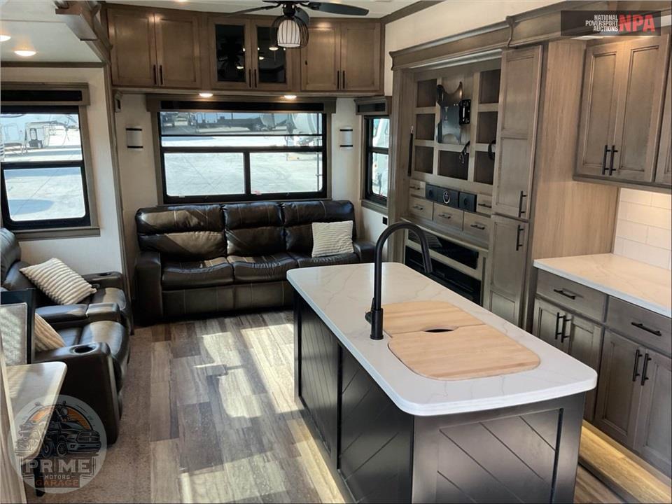 2021 Riverstone M-3670RL - RESERVE FIFTH WHEEL SERIES — фото 6