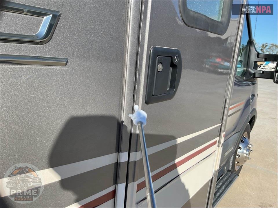 2017 Winnebago M-23A FORD - FUSE SERIES — фото 45