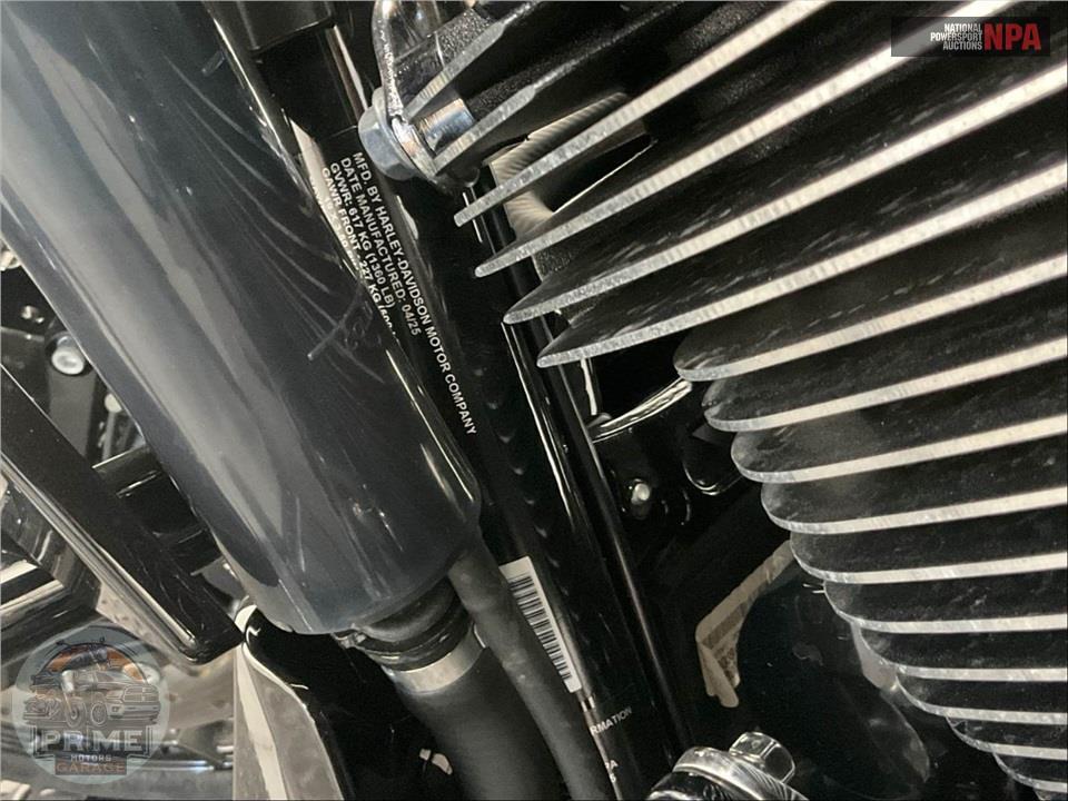2025 Harley-Davidson FLTRXSE CVO ROAD GLIDE — фото 25