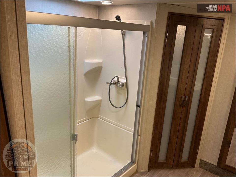 2019 Palomino By Forest River M-383FBC - COMPASS FIFTH WHEEL SERIES — фото 14