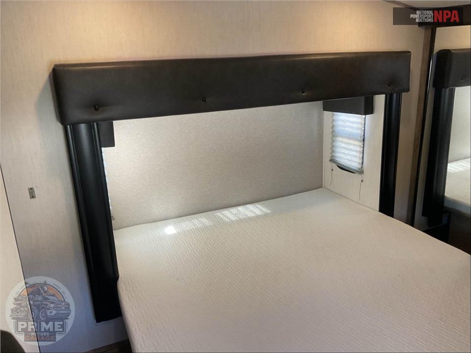 2022 Cherokee By Forest River M-3660SUITE ARCTIC WOLF FIFTH WHEEL SERIES — фото 13