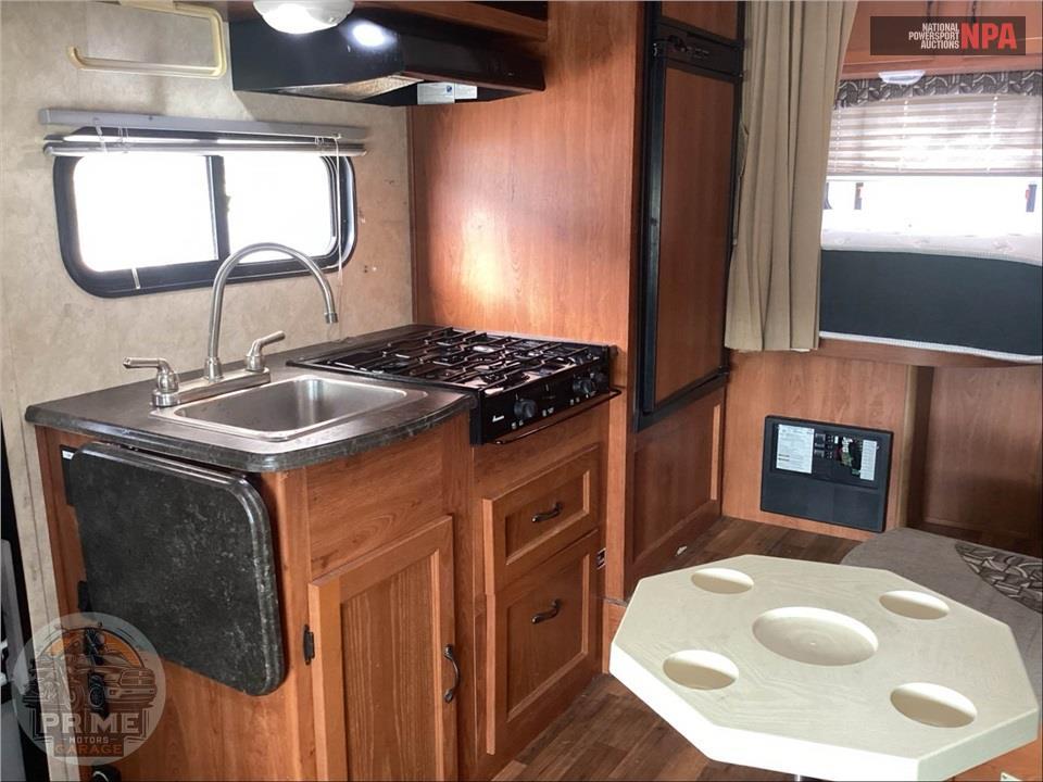2010 Coachmen By Forest River M-21 QB CHEVROLET 6.0 LITER V8 - FREELANDER SERIES — фото 8