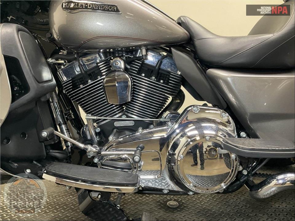 2016 Harley-Davidson FLHTCUTG TRIGLIDE ULTRA CLASSIC — фото 7