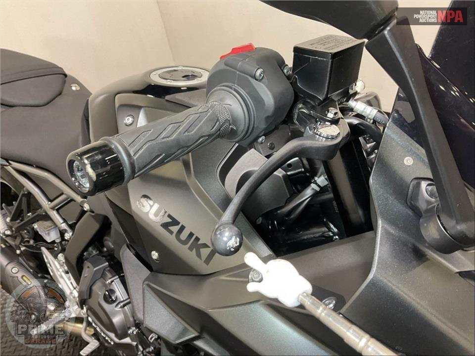 2025 Suzuki GSX800FRQM5 GSX-8R — фото 18