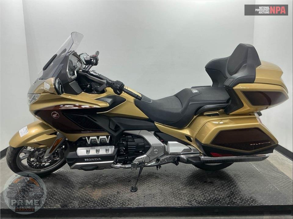 2025 Honda GOLD WING TOUR AUTOMATIC DCT 50TH ANNIVERSARY — фото 3