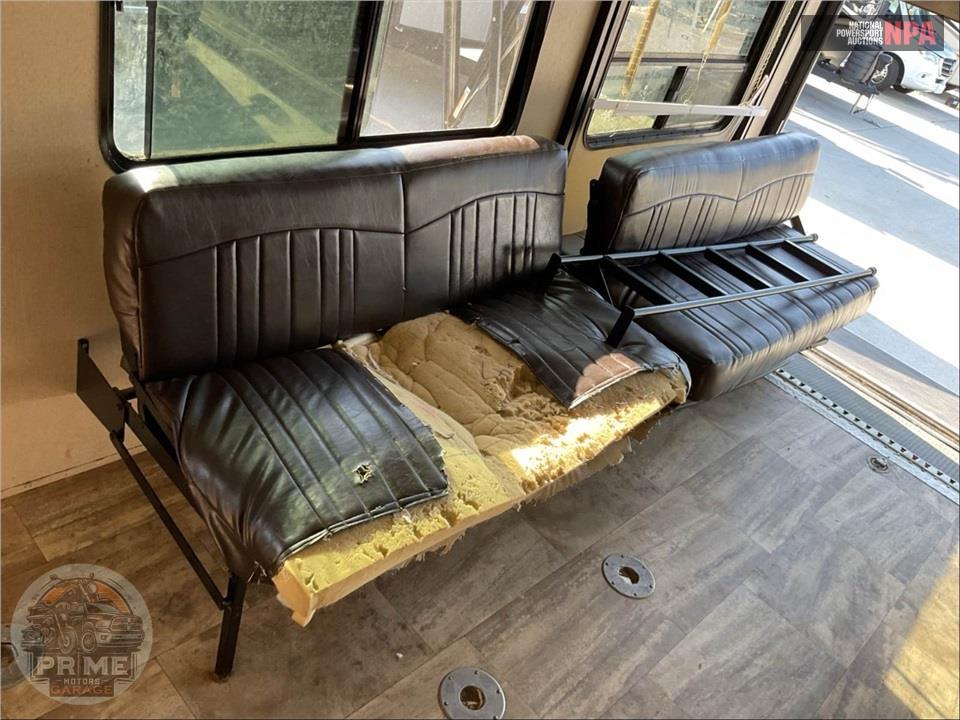 2016 Rubicon M-2500 - TOY HAULER SERIES — фото 11