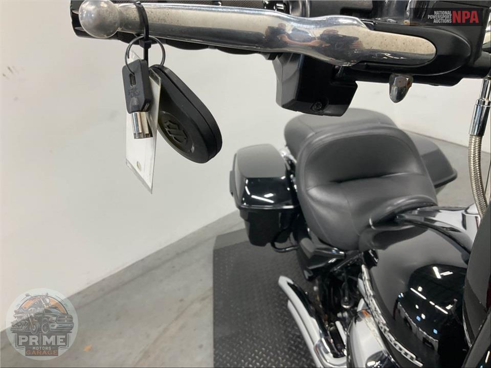 2017 Harley-Davidson FLHXS STREET GLIDE SPECIAL — фото 10