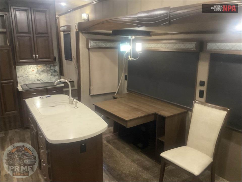 2017 Cedar Creek M-38EL - CHAMPAGNE FIFTH WHEEL SERIES — фото 7