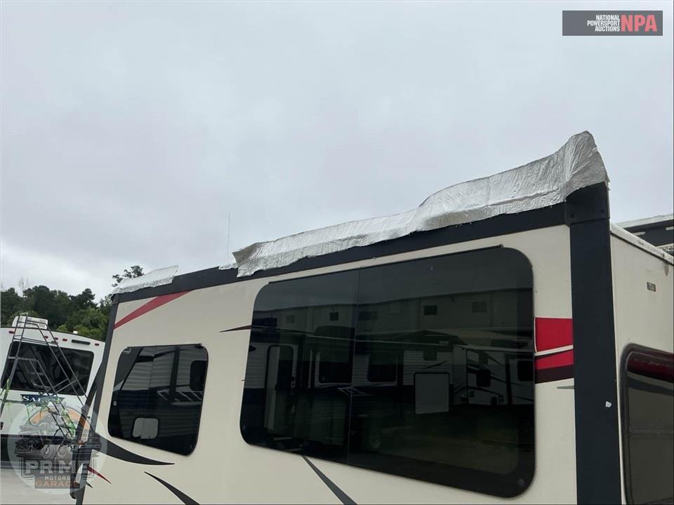 2015 Ultralite By Winnebago M-27RBDS — фото 35