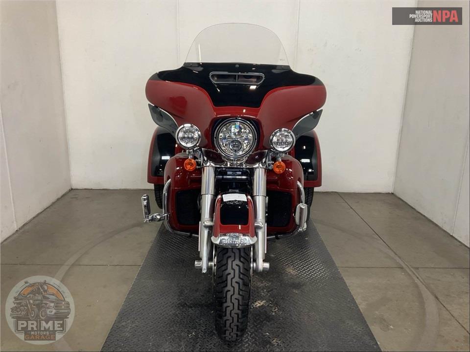 2024 Harley-Davidson FLHTCUTG TRI GLIDE ULTRA CLASSIC — фото 2