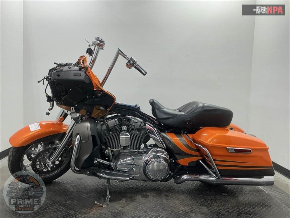 2015 Harley-Davidson FLTRUSE CVO ROAD GLIDE ULTRA — фото 3