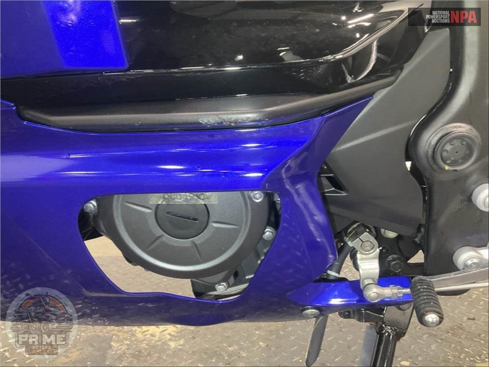 2025 Yamaha YZF-R3 — фото 10