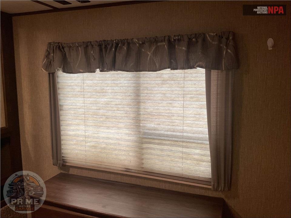2017 Keystone Rv M-29 BH - SPRINTER CAMPFIRE EDITION SERIES — фото 31
