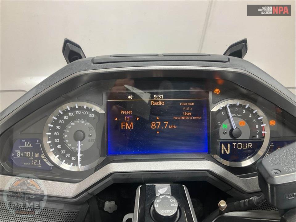 2018 Honda GL1800D GOLDWING TOUR DCT (WHITE) — фото 5