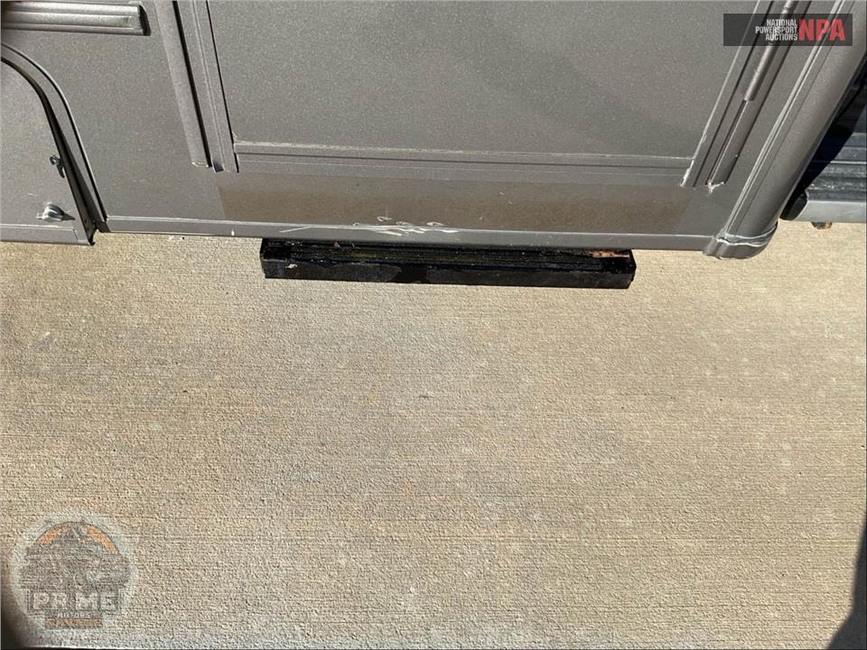 2017 Winnebago M-23A FORD - FUSE SERIES — фото 47