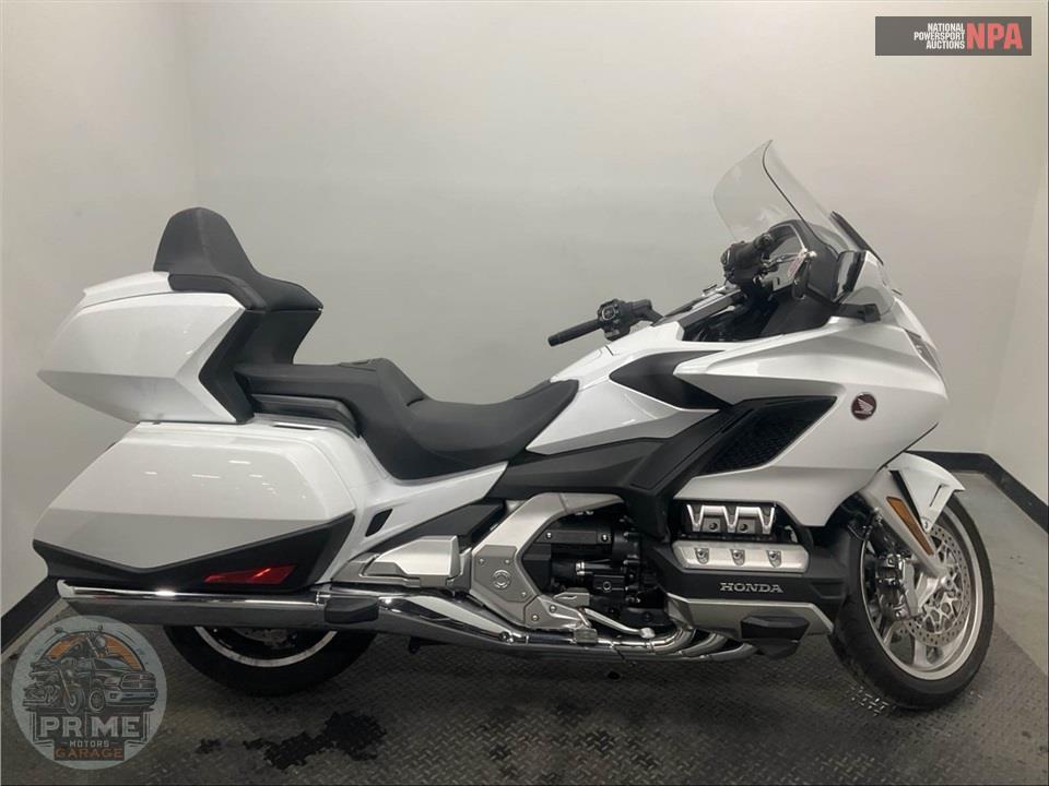 2018 Honda GL1800D GOLDWING TOUR DCT (WHITE) — фото 1