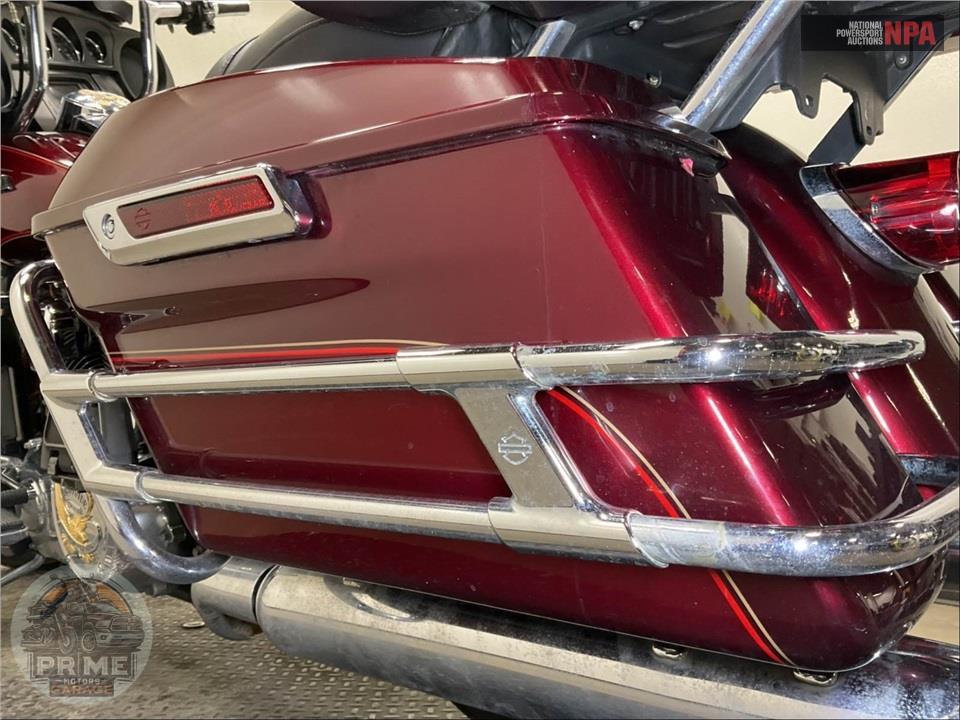 2016 Harley-Davidson FLHTCU ULTRA CLASSIC ELECTRA GLIDE — фото 24