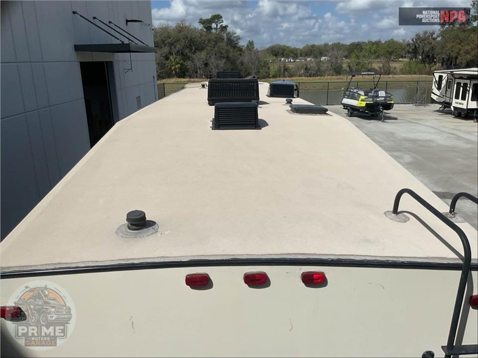 2018 Sierra By Forest River M-384QBOK - FIFTH WHEEL SERIES — фото 40
