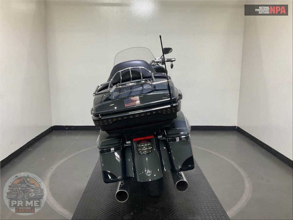 2016 Harley-Davidson FLTRUSE CVO ROAD GLIDE ULTRA — фото 4