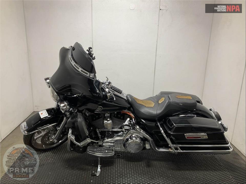 2010 Harley-Davidson FLHTCU ULTRA CLASSIC ELECTRA GLIDE — фото 3