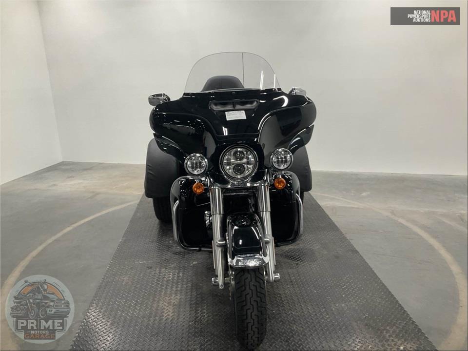 2023 Harley-Davidson FLHTCUTG TRI GLIDE ULTRA CLASSIC — фото 2