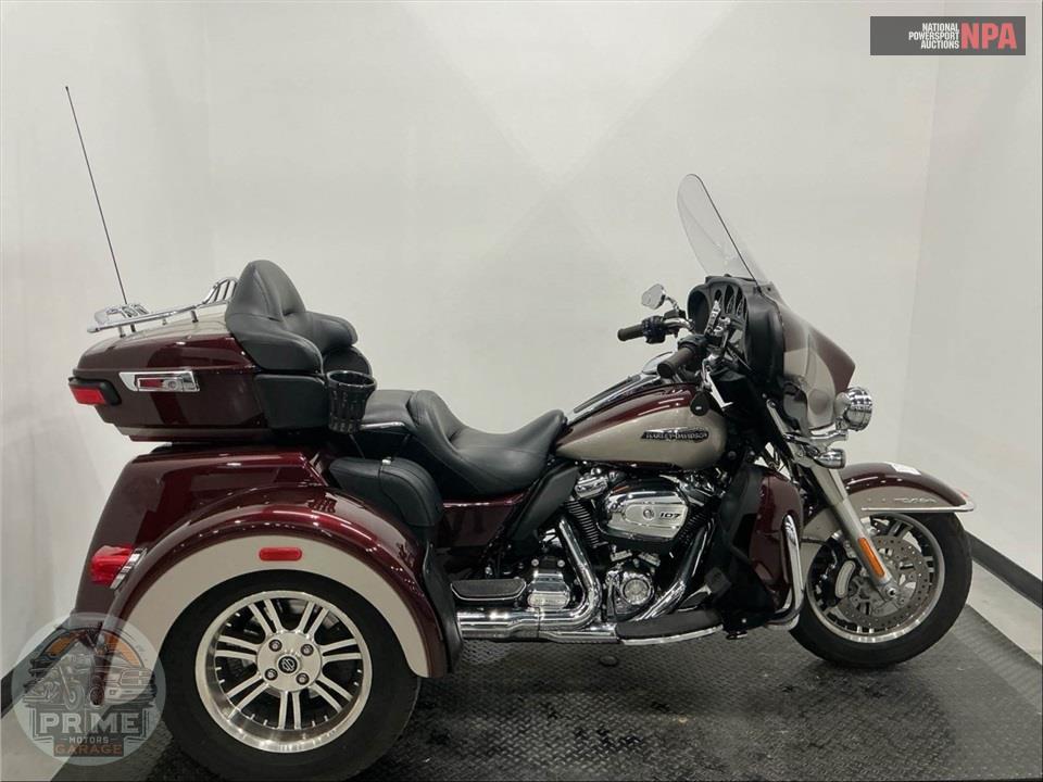 2018 Harley-Davidson FLHTCUTG TRI GLIDE ULTRA — фото 1
