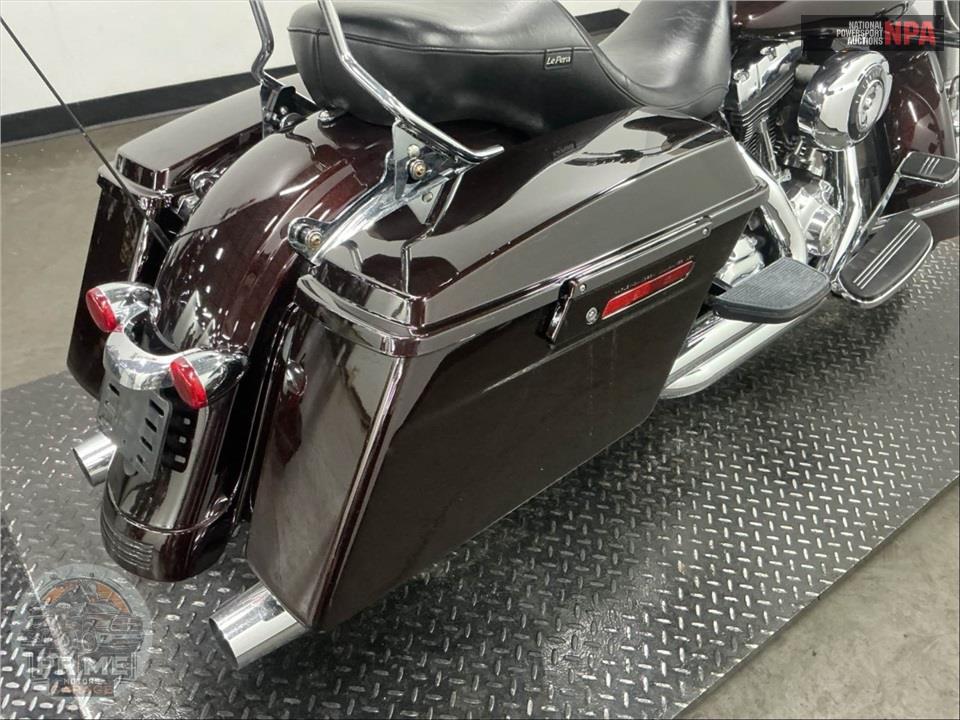 2011 Harley-Davidson FLHX STREET GLIDE — фото 19