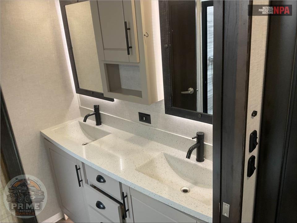 2021 Redwood Rv M-4001 LK - FIFTH WHEEL SERIES — фото 18