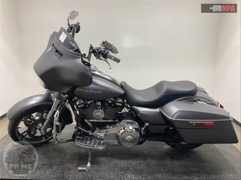 2017 Harley-Davidson FLHXS STREET GLIDE SPECIAL — фото 3