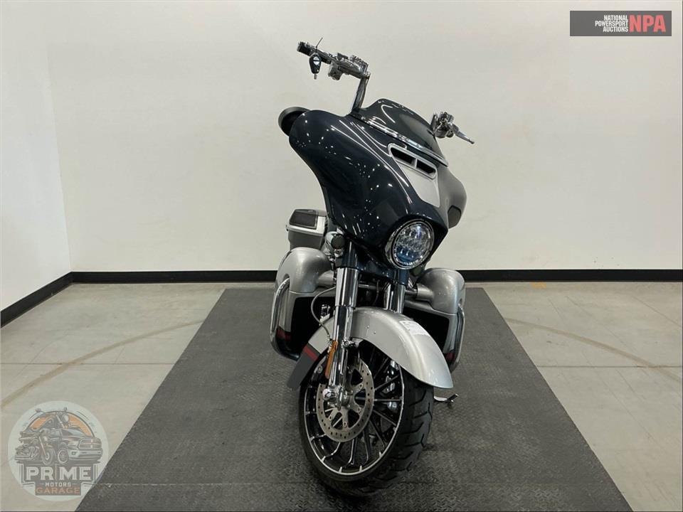 2019 Harley-Davidson FLHXSE CVO STREET GLIDE — фото 2