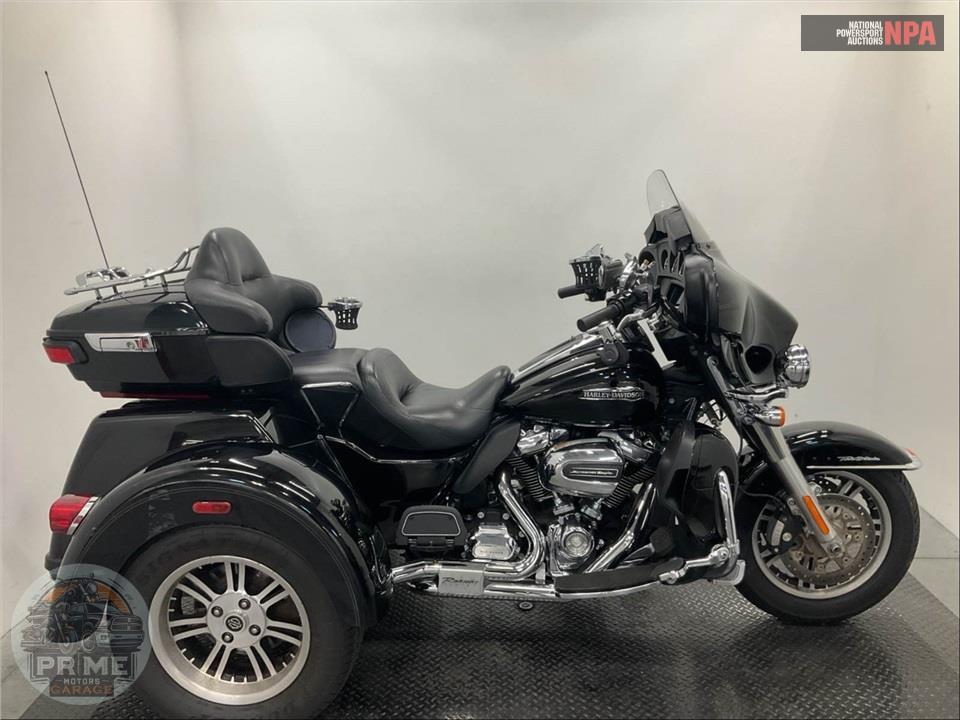 2019 Harley-Davidson FLHTCUTG TRI GLIDE ULTRA — фото 1