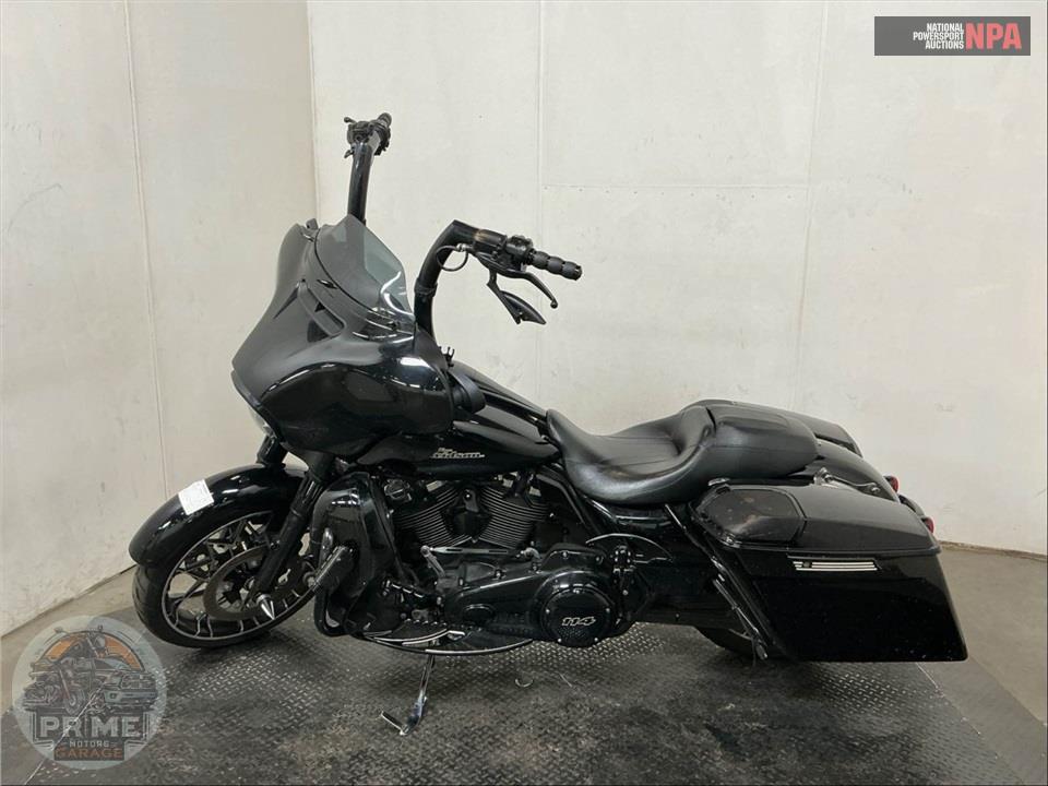 2017 Harley-Davidson FLHX STREET GLIDE — фото 3