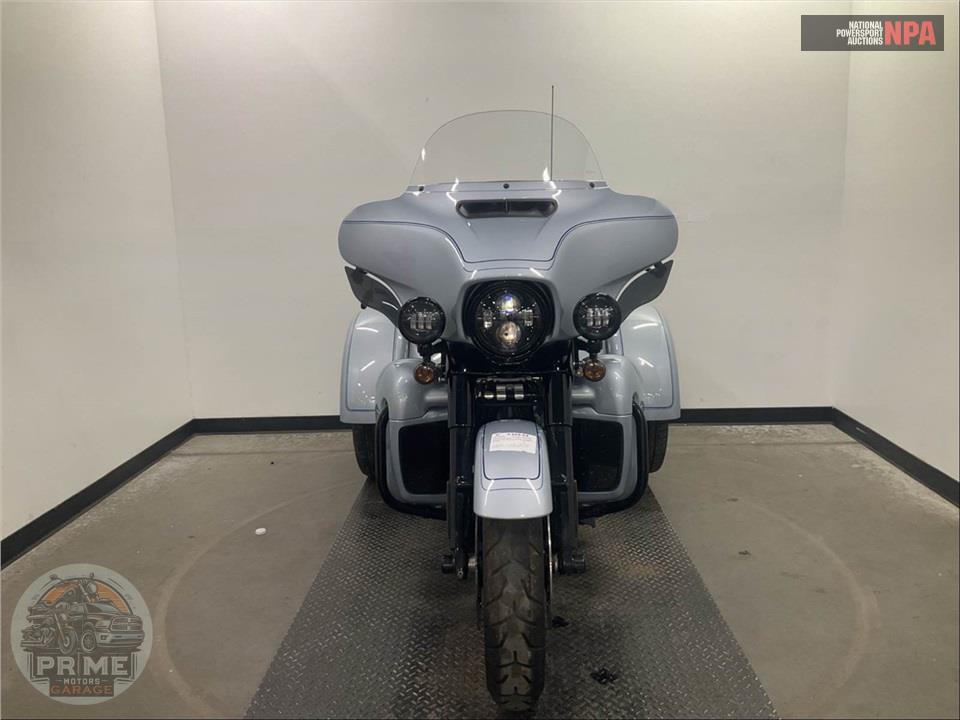 2025 Harley-Davidson FLHTCUTG TRI GLIDE ULTRA CLASSIC — фото 2