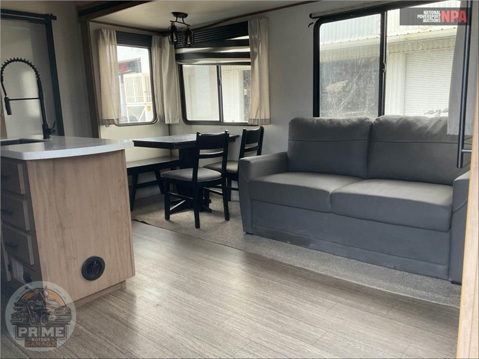 2023 Sabre By Forest River M-38DBQ - FIFTH WHEEL SERIES — фото 6