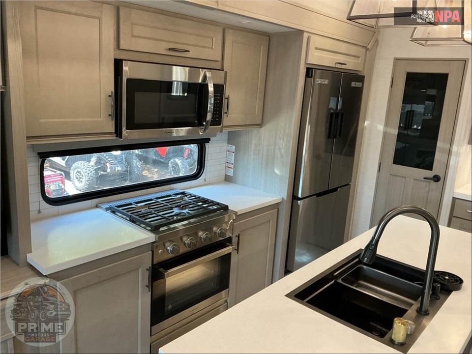 2024 Grand Design Recreational Vehicles M-3503GK - INFLUENCE FIFTH WHEEL SERIES — фото 14