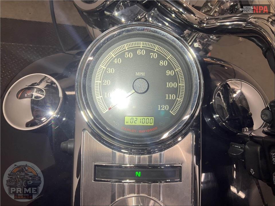 2012 Harley-Davidson FLHRC ROAD KING CLSC — фото 5