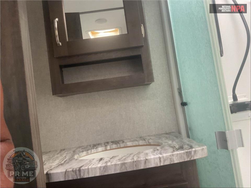 2019 Keystone Rv M-381 TH - MONTANA HIGH COUNTRY TOY HAULER TOY HAULER SERIES — фото 23