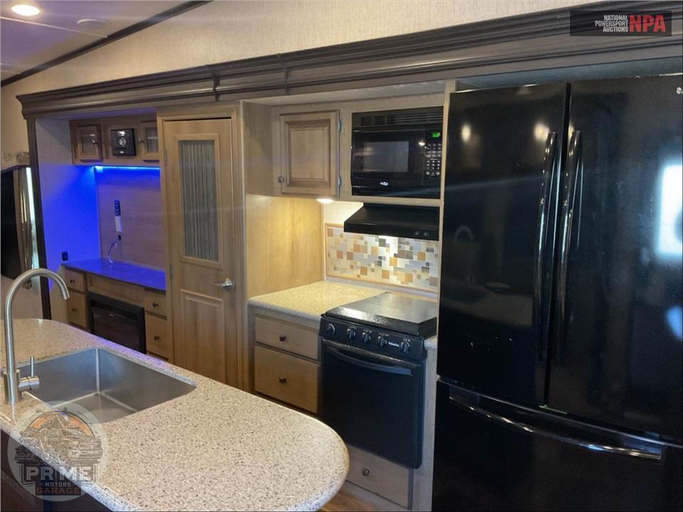 2017 Crossroads Rv M-322 RL - CRUISER FIFTH WHEEL SERIES — фото 6